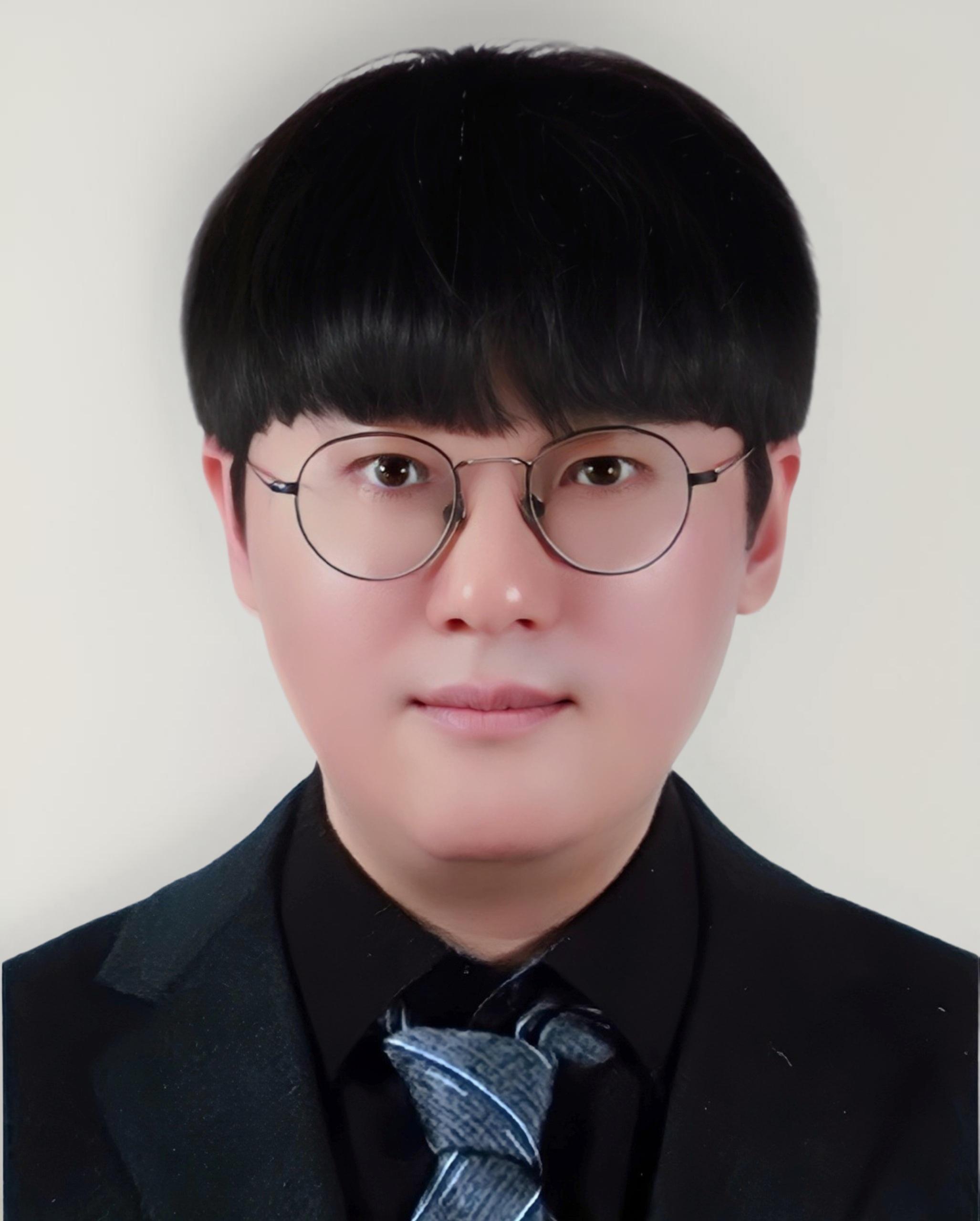 구자훈 사진